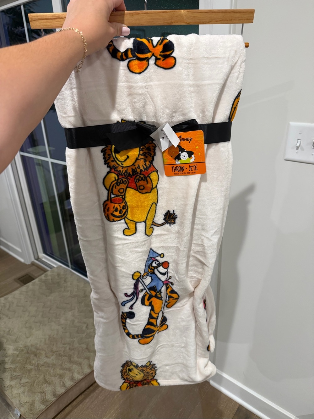 Disney Halloween Winnie the Pooh Tigger Plush Throw Blanket NWT